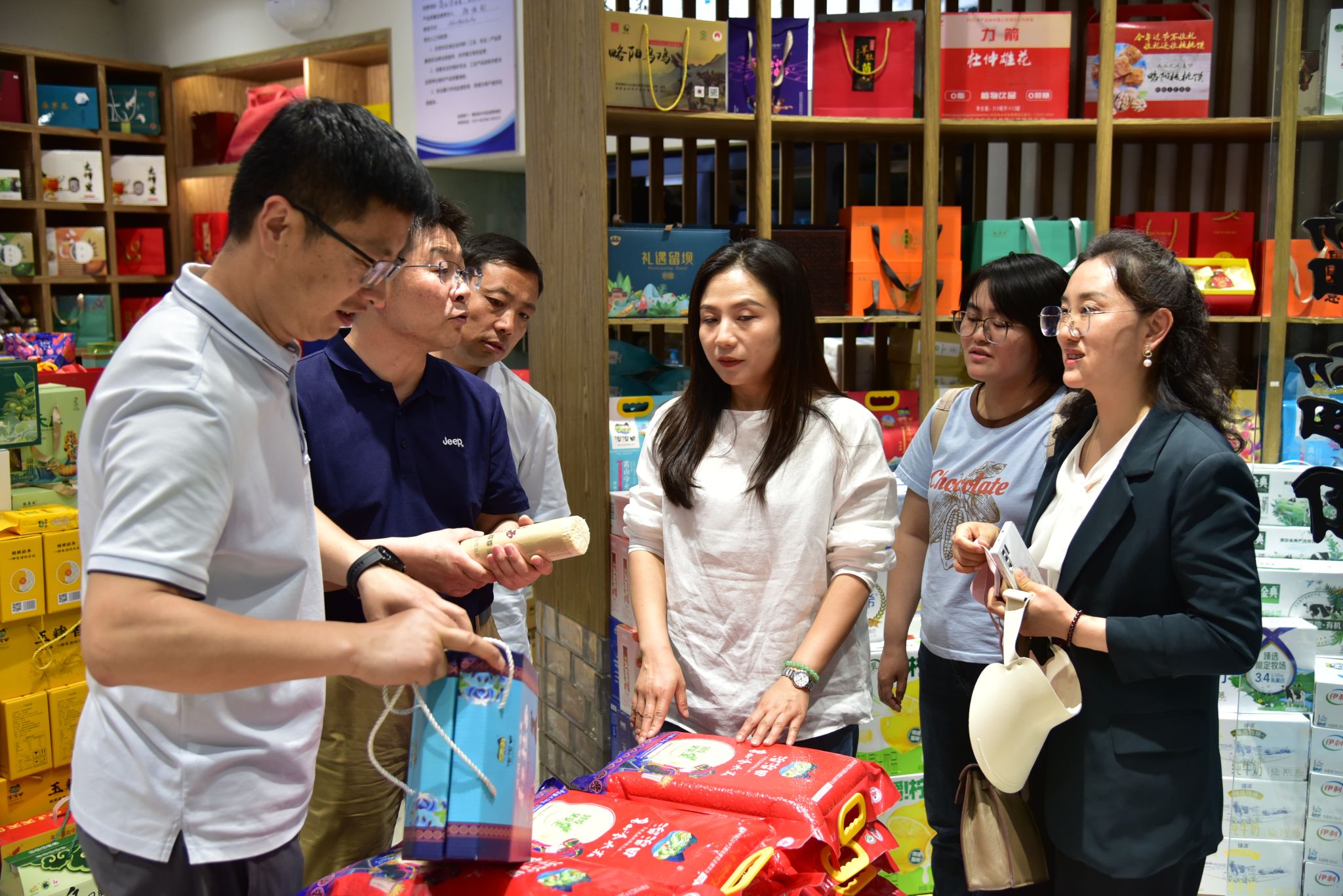 开展消费帮扶 助力乡村振兴—校工会一行赴略阳开展农特产品调研